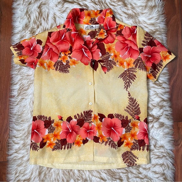 Vintage Hilo Hattie’s button front shirt - Picture 3 of 5